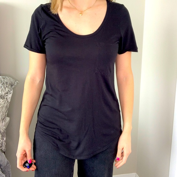 Babaton size medium black top with pocket - Picture 2 of 2